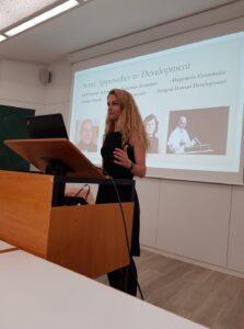 Lori Keleher ’97, Ph.D, Giving a talk in Munich, Germany 2019